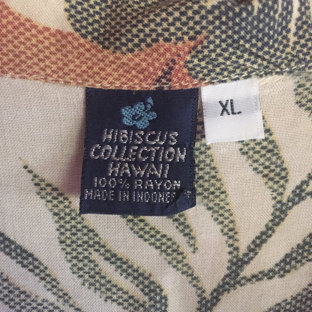 Hibiscus 🌺 Collection Aloha Button down - Picture 2 of 7